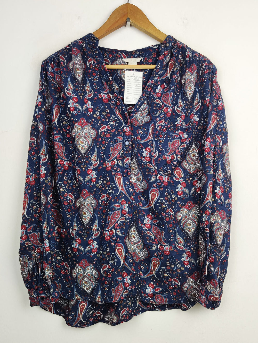 Buy online pre-used pre-loved 100% authentic & Original branded H&M (SWT-2397) available in Pakistan. Top international brands avilable.