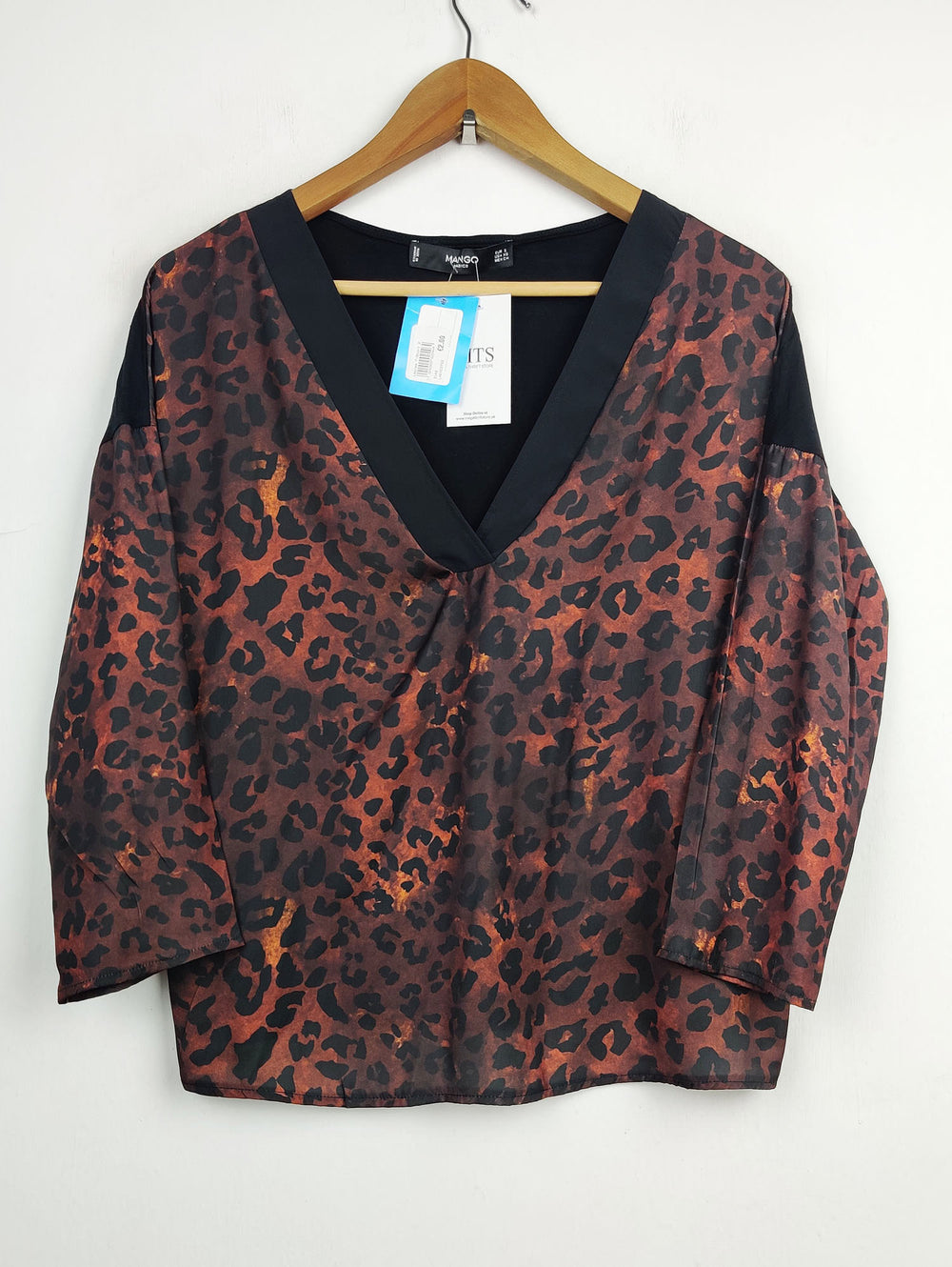 Buy online pre-used pre-loved 100% authentic & Original branded Mango (SWT-2400) available in Pakistan. Top international brands avilable.