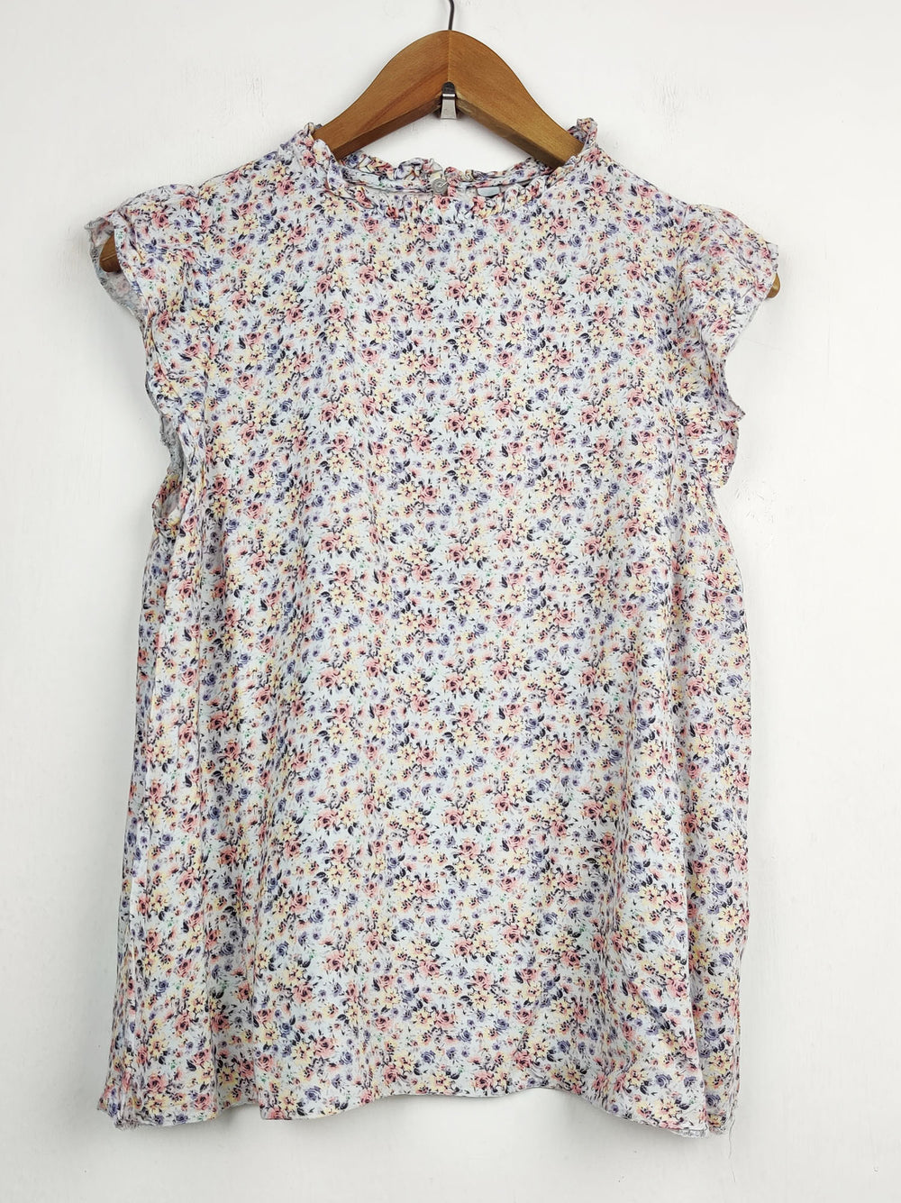 Buy online pre-used pre-loved 100% authentic & Original branded New Look (SWT-2404) available in Pakistan. Top international brands avilable.