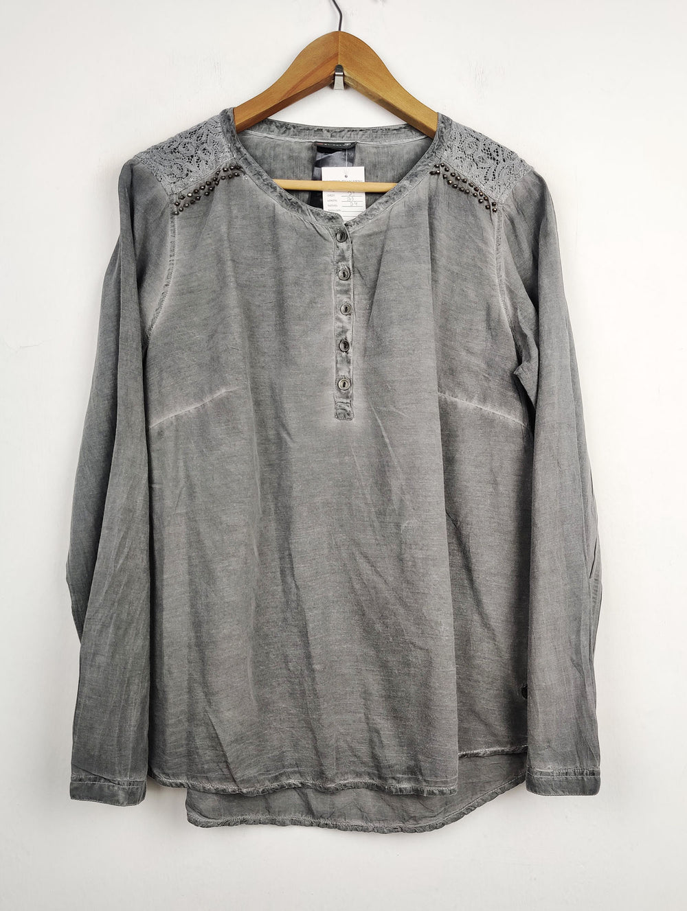 Buy online pre-used pre-loved 100% authentic & Original branded Street One (SWT-2424) available in Pakistan. Top international brands avilable.