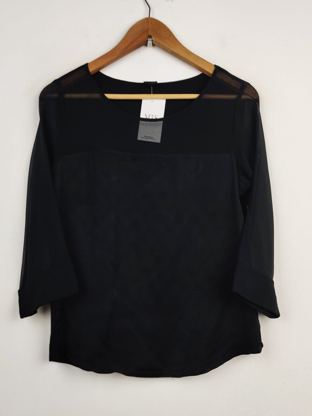 Buy online pre-used pre-loved 100% authentic & Original branded Solves (SWT-2459) available in Pakistan. Top international brands avilable.