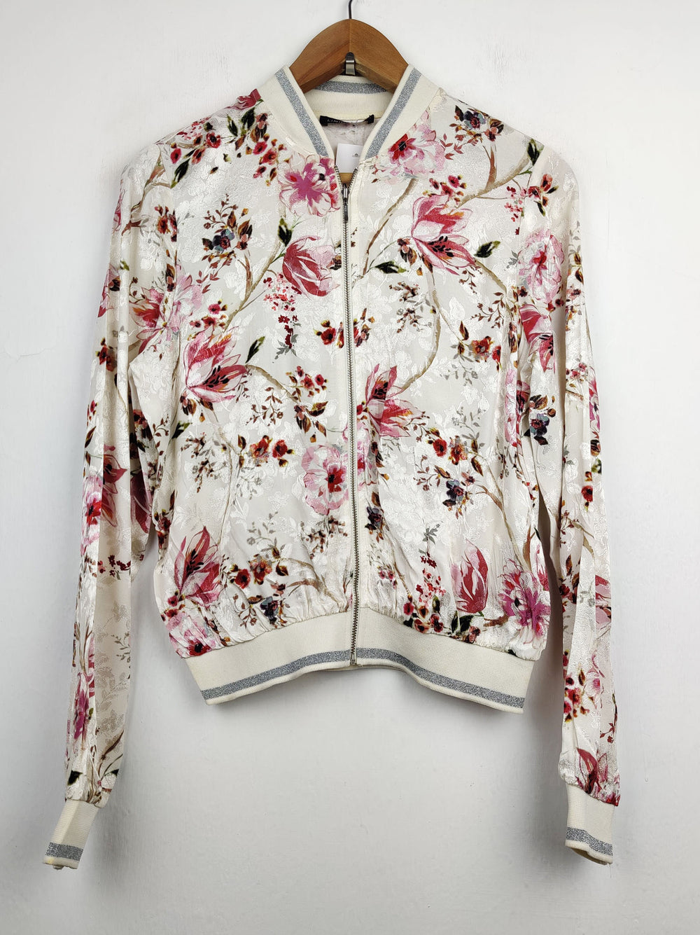 Buy online pre-used pre-loved 100% authentic & Original branded Marks & Spencer (SWT-2481) available in Pakistan. Top international brands avilable.