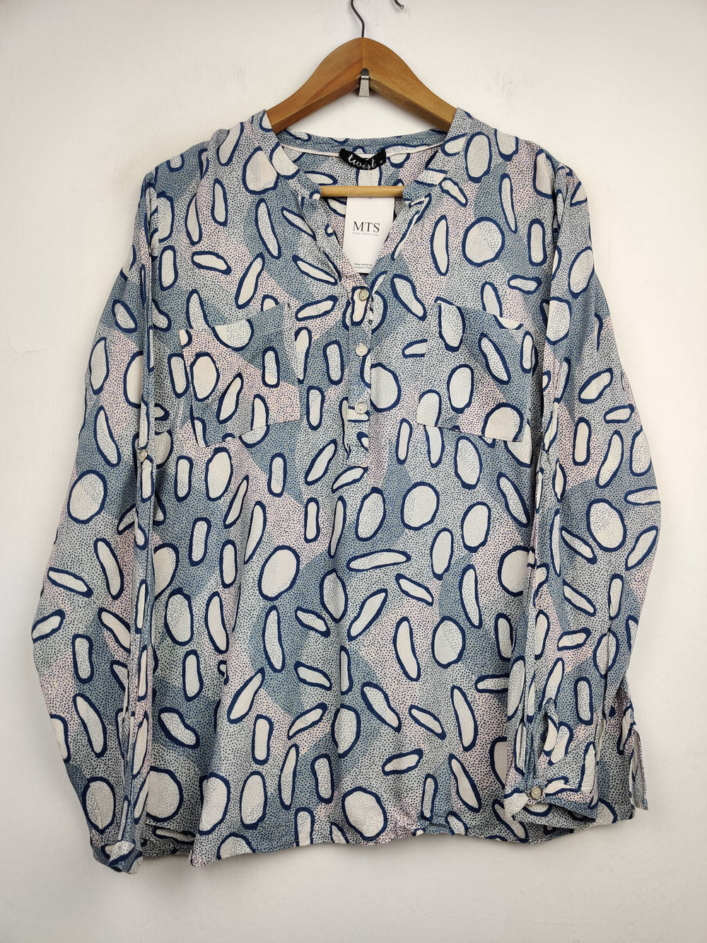 Buy online pre-used pre-loved 100% authentic & Original branded Twist (SWT-2554) available in Pakistan. Top international brands avilable.