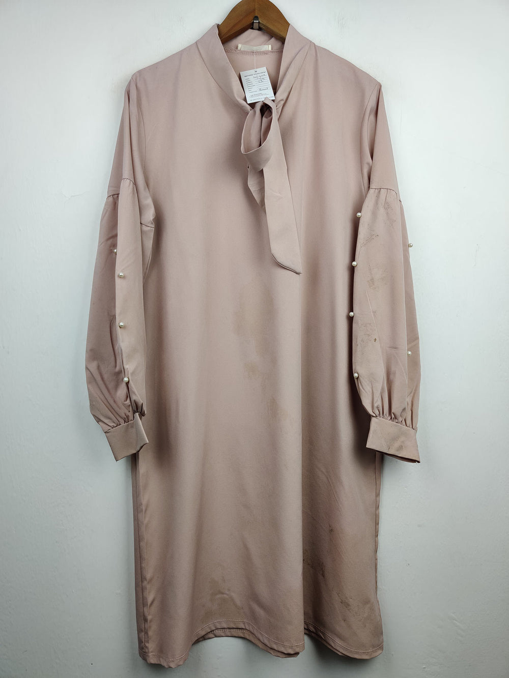 Buy online pre-used pre-loved 100% authentic & Original branded Etoile D'Orient (SWT-2608) available in Pakistan. Top international brands avilable.