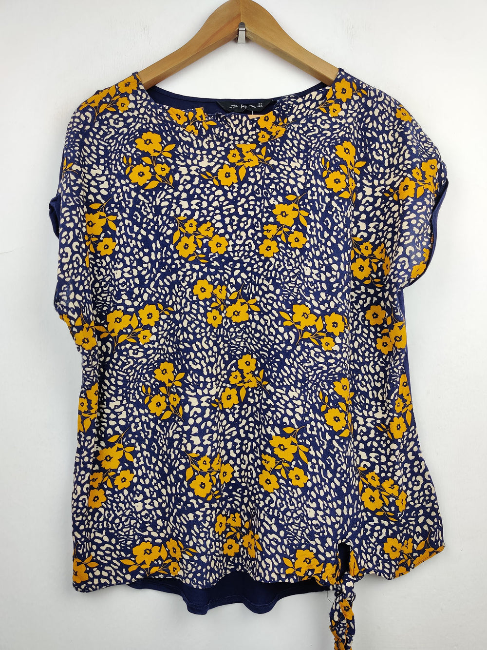 Buy online pre-used pre-loved 100% authentic & Original branded F&F (SWT-2615) available in Pakistan. Top international brands avilable.