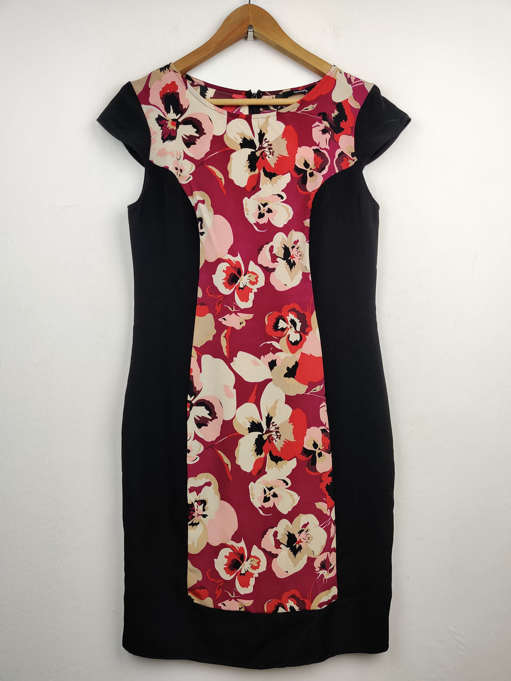 Buy online pre-used pre-loved 100% authentic & Original branded George (SWT-2630) available in Pakistan. Top international brands avilable.