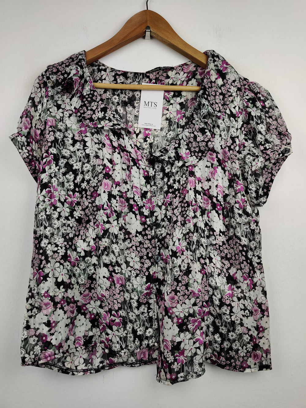 Buy online pre-used pre-loved 100% authentic & Original branded Perfectly Petite (SWT-2633) available in Pakistan. Top international brands avilable.