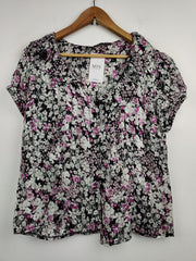 Buy online pre-used pre-loved 100% authentic & Original branded Perfectly Petite (SWT-2633) available in Pakistan. Top international brands avilable.