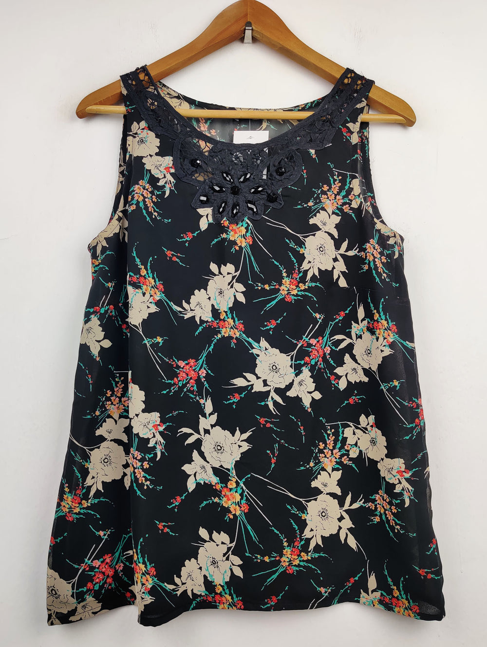 Buy online pre-used pre-loved 100% authentic & Original branded F&F (SWT-2634) available in Pakistan. Top international brands avilable.