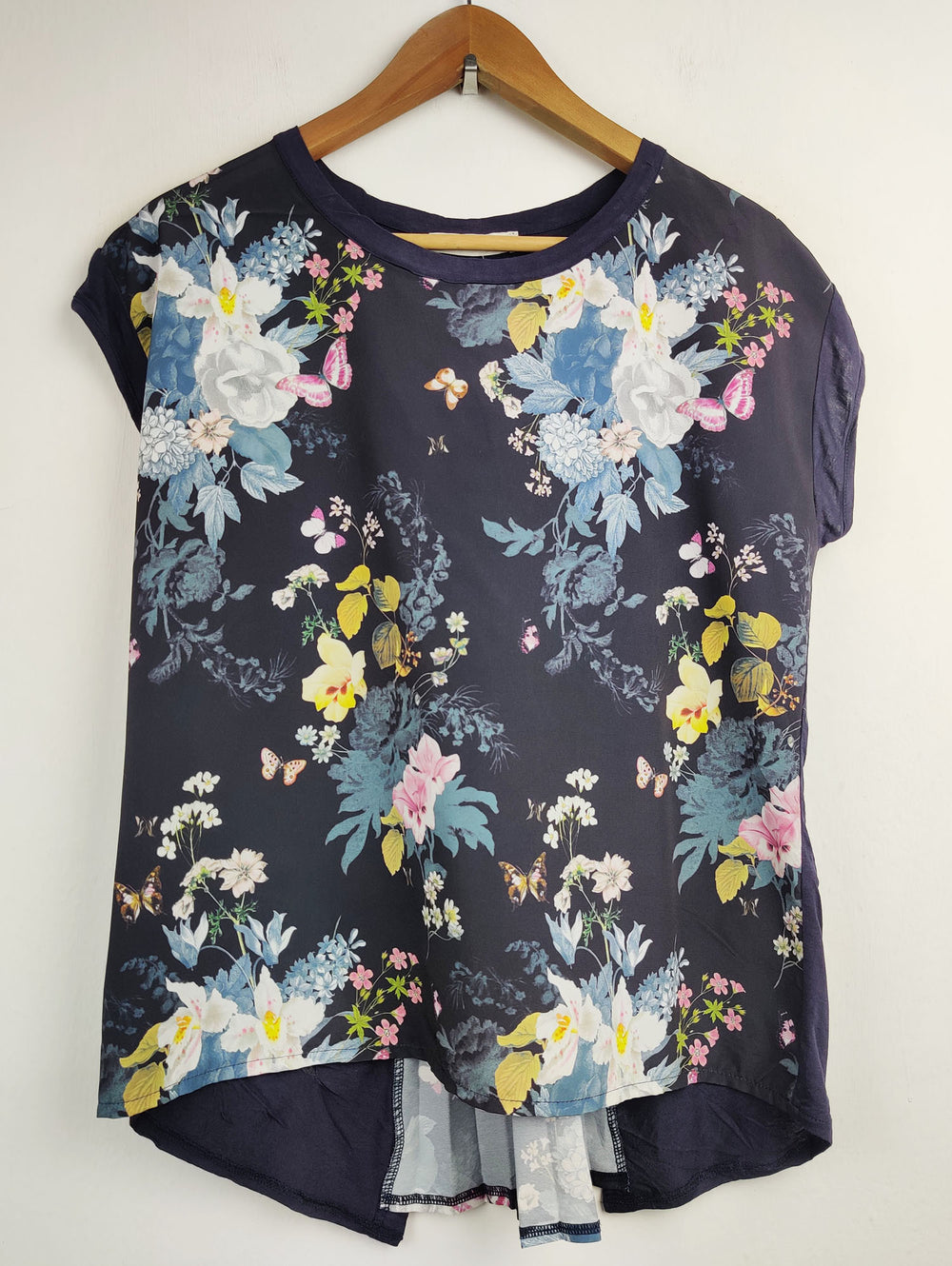 Buy online pre-used pre-loved 100% authentic & Original branded Oasis (SWT-2691) available in Pakistan. Top international brands avilable.