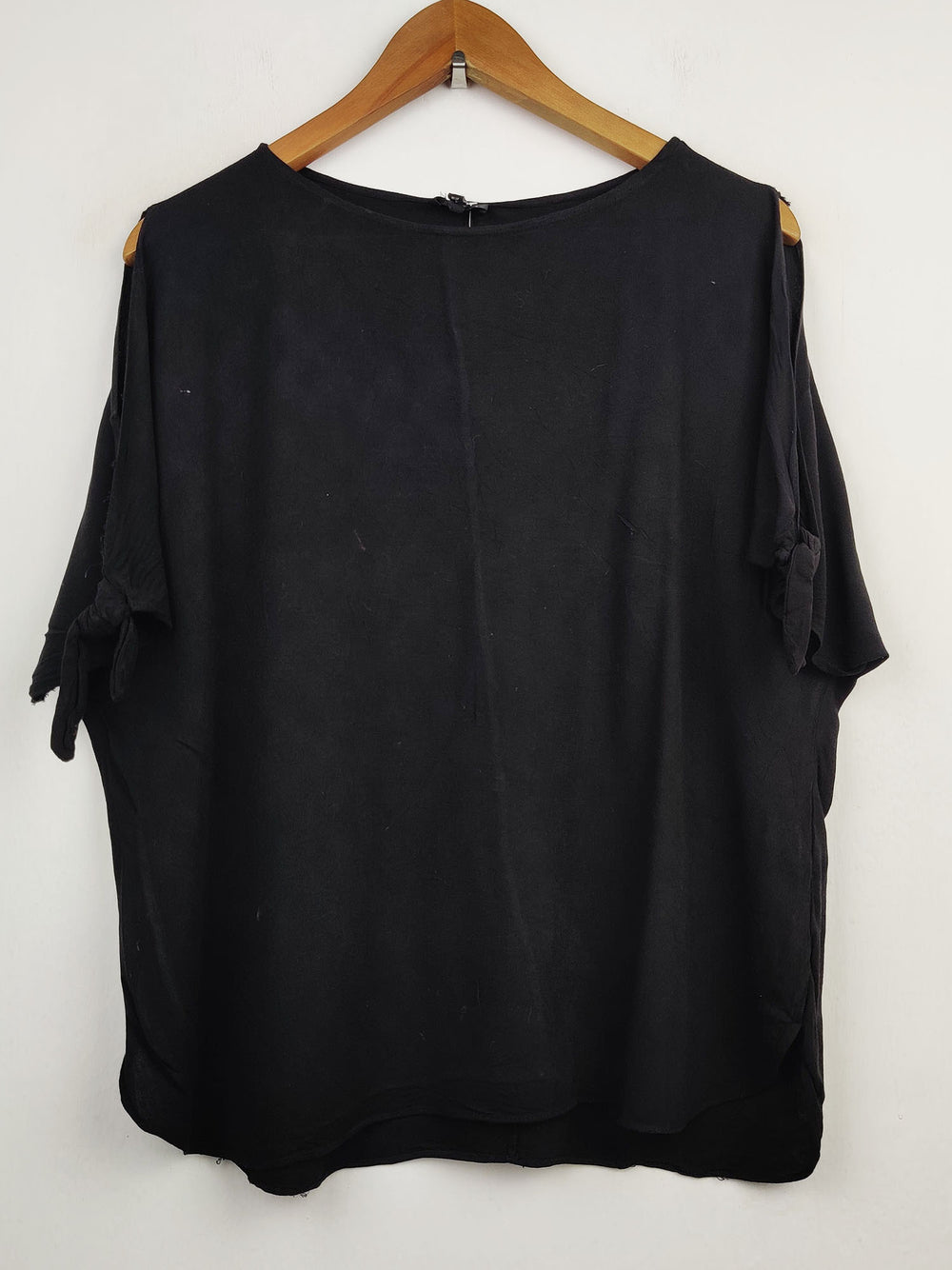 Buy online pre-used pre-loved 100% authentic & Original branded River Island (SWT-2725) available in Pakistan. Top international brands avilable.