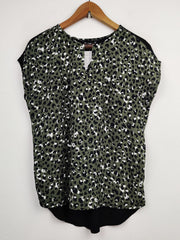 Buy online pre-used pre-loved 100% authentic & Original branded F&F (SWT-2740) available in Pakistan. Top international brands avilable.