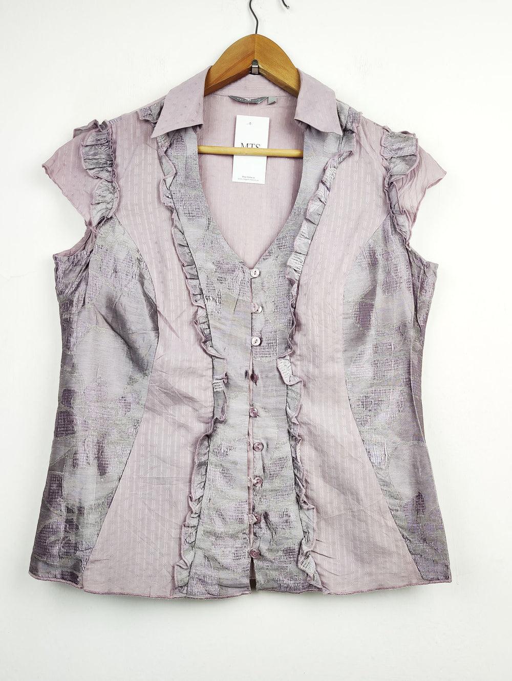 Buy online pre-used pre-loved 100% authentic & Original branded Peruna (SWT-2783) available in Pakistan. Top international brands avilable.