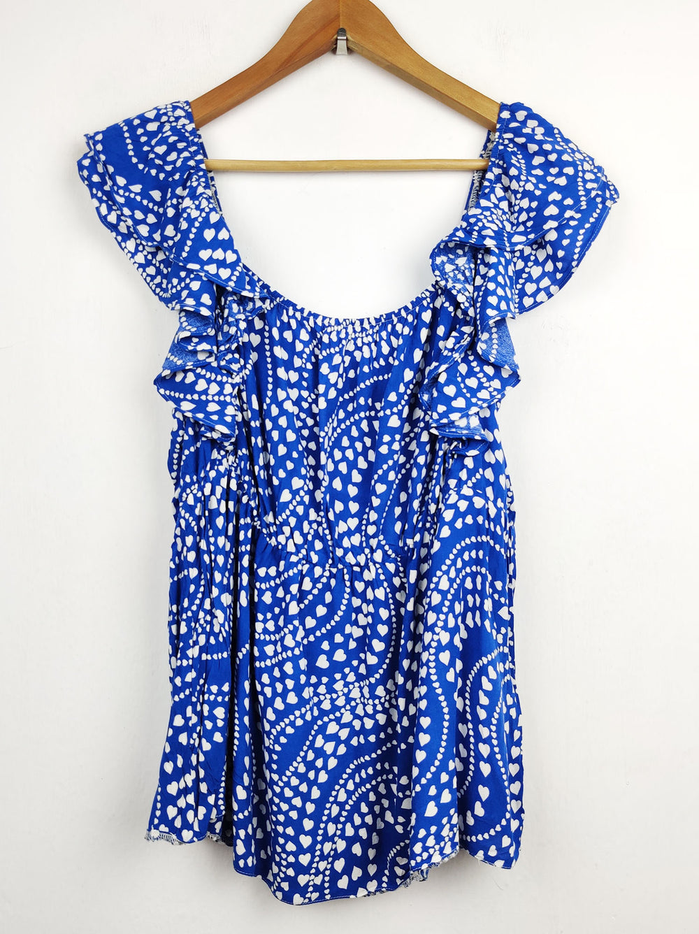 Buy online pre-used pre-loved 100% authentic & Original branded V By Very (SWT-2836) available in Pakistan. Top international brands avilable.