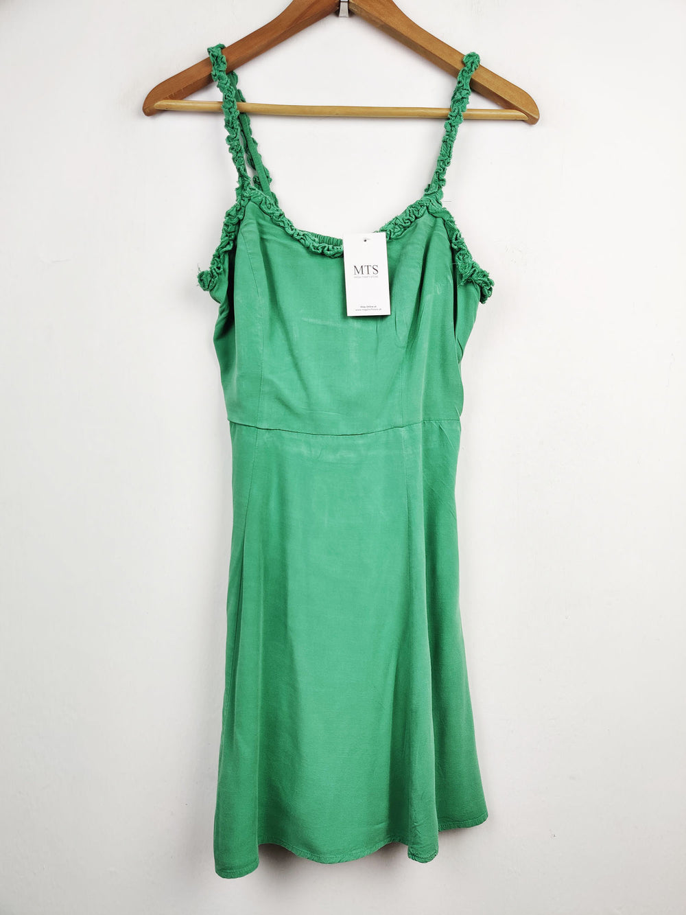 Buy online pre-used pre-loved 100% authentic & Original branded New Look (SWT-2845) available in Pakistan. Top international brands avilable.