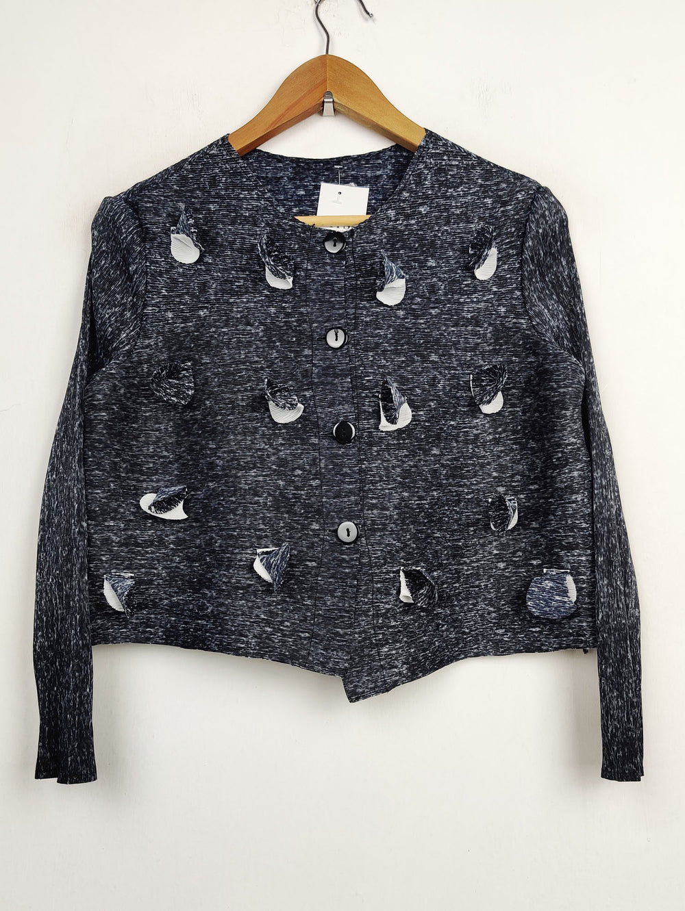 Buy online pre-used pre-loved 100% authentic & Original branded Unknown Brand (SWT-2882) available in Pakistan. Top international brands avilable.