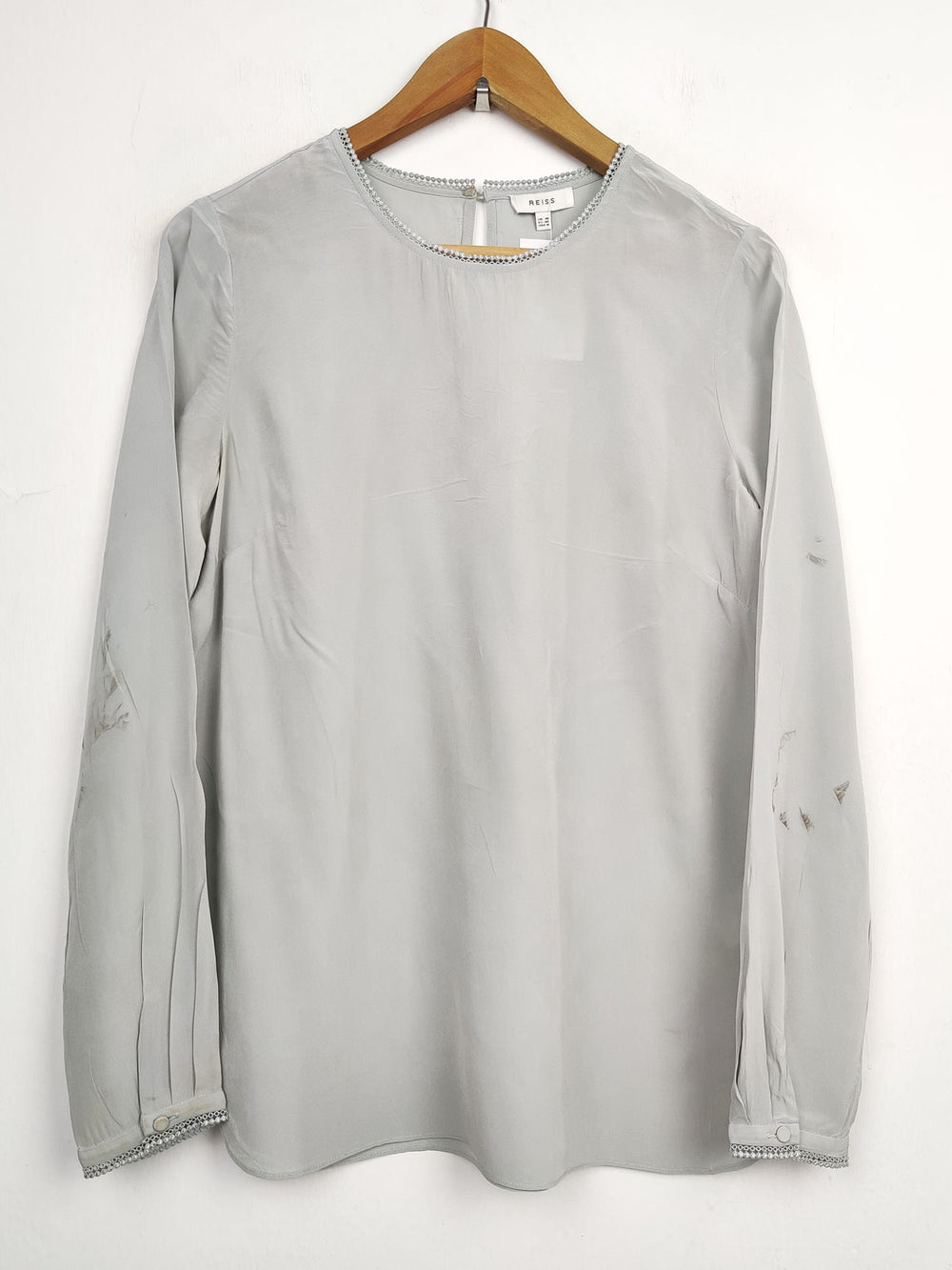 Buy online pre-used pre-loved 100% authentic & Original branded Reiss (SWT-2907) available in Pakistan. Top international brands avilable.