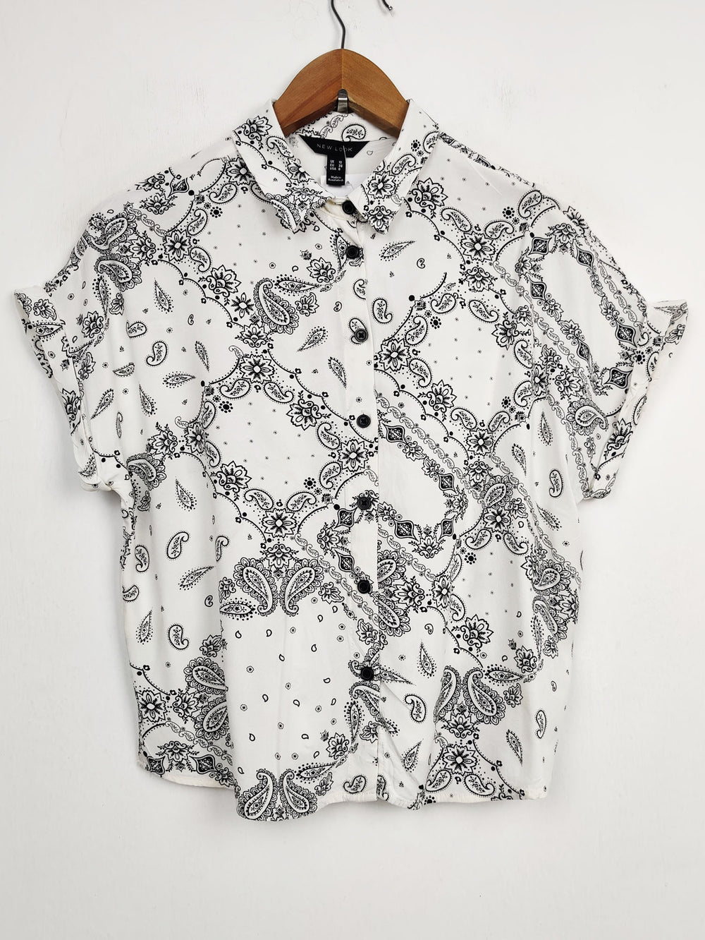 Buy online pre-used pre-loved 100% authentic & Original branded New Look (SWT-2929) available in Pakistan. Top international brands avilable.