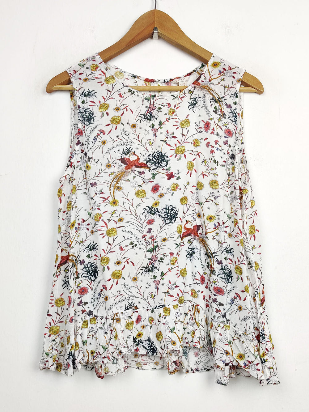 Buy online pre-used pre-loved 100% authentic & Original branded Esprit (SWT-2930) available in Pakistan. Top international brands avilable.