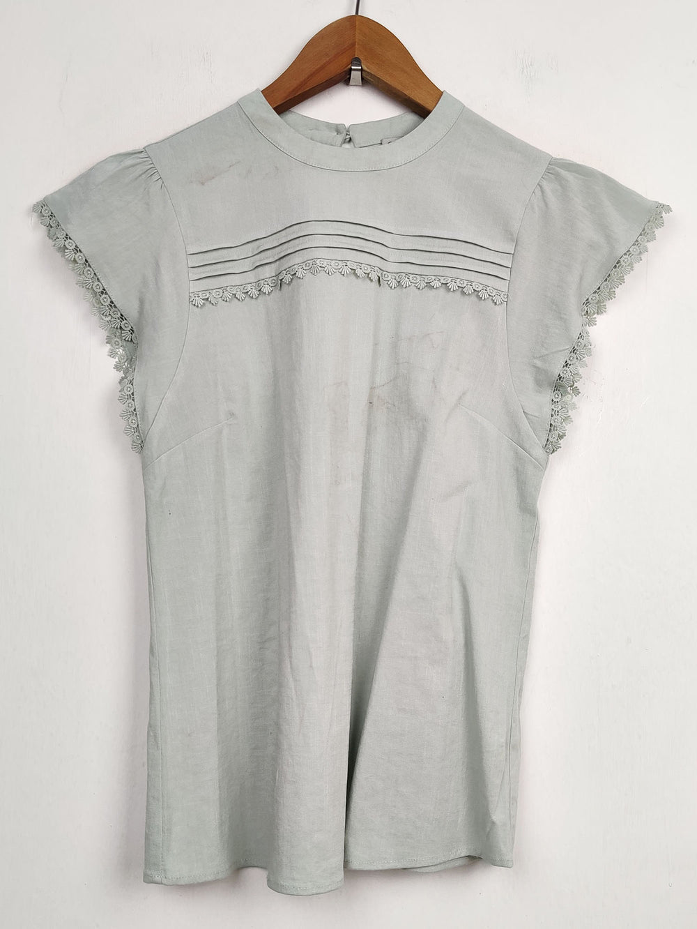 Buy online pre-used pre-loved 100% authentic & Original branded Oasis (SWT-2945) available in Pakistan. Top international brands avilable.