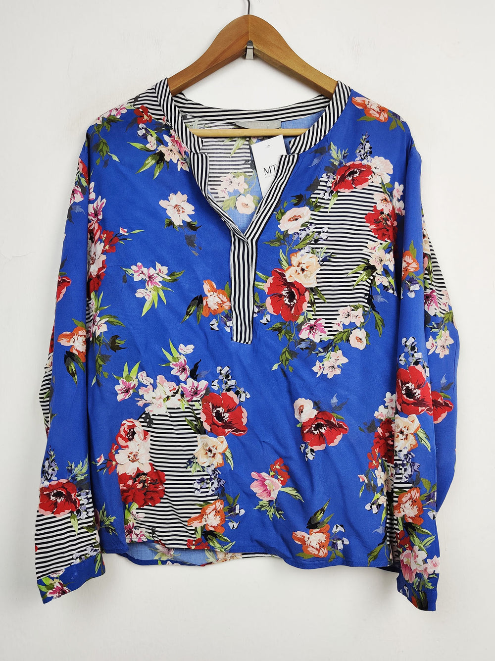 Buy online pre-used pre-loved 100% authentic & Original branded Betty & Co (SWT-2997) available in Pakistan. Top international brands avilable.