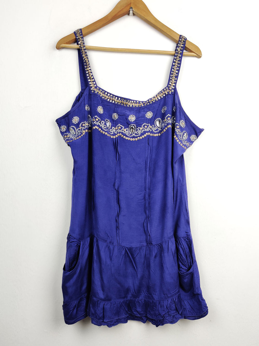 Buy online pre-used pre-loved 100% authentic & Original branded George (SWT-3057) available in Pakistan. Top international brands avilable.