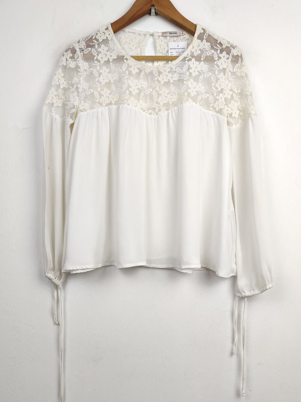 Buy online pre-used pre-loved 100% authentic & Original branded Bershka (SWT-3083) available in Pakistan. Top international brands avilable.