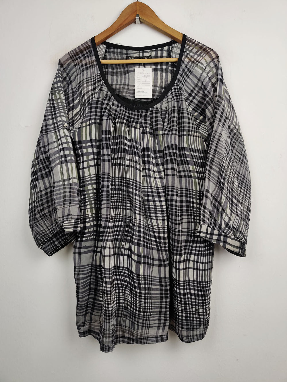 Buy online pre-used pre-loved 100% authentic & Original branded Deluca (SWT-3088) available in Pakistan. Top international brands avilable.