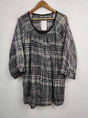 Buy online pre-used pre-loved 100% authentic & Original branded Deluca (SWT-3088) available in Pakistan. Top international brands avilable.