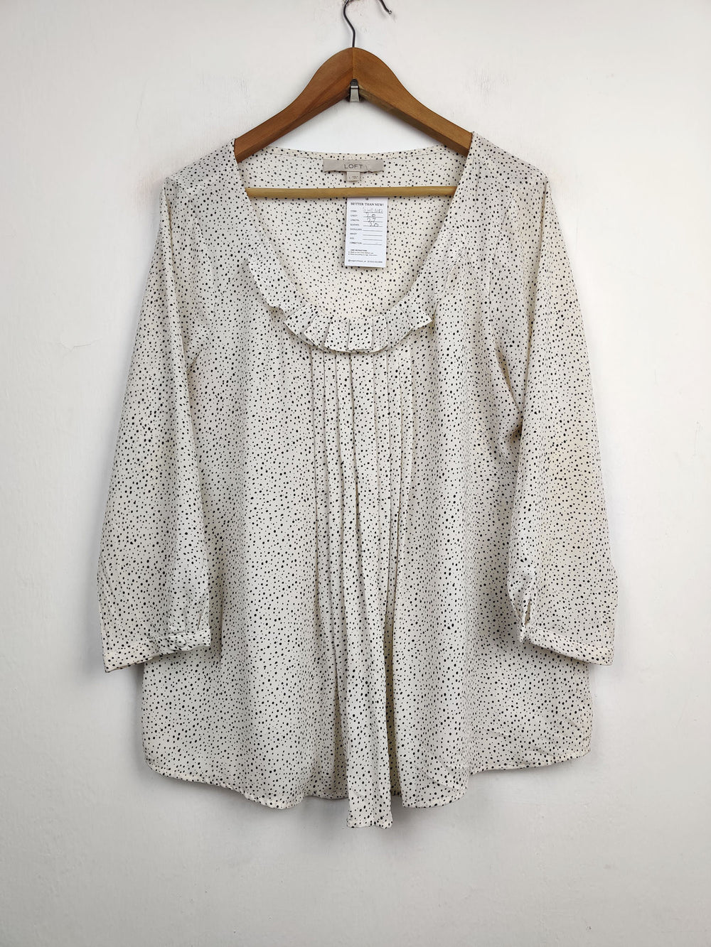 Buy online pre-used pre-loved 100% authentic & Original branded Loft (SWT-3182) available in Pakistan. Top international brands avilable.