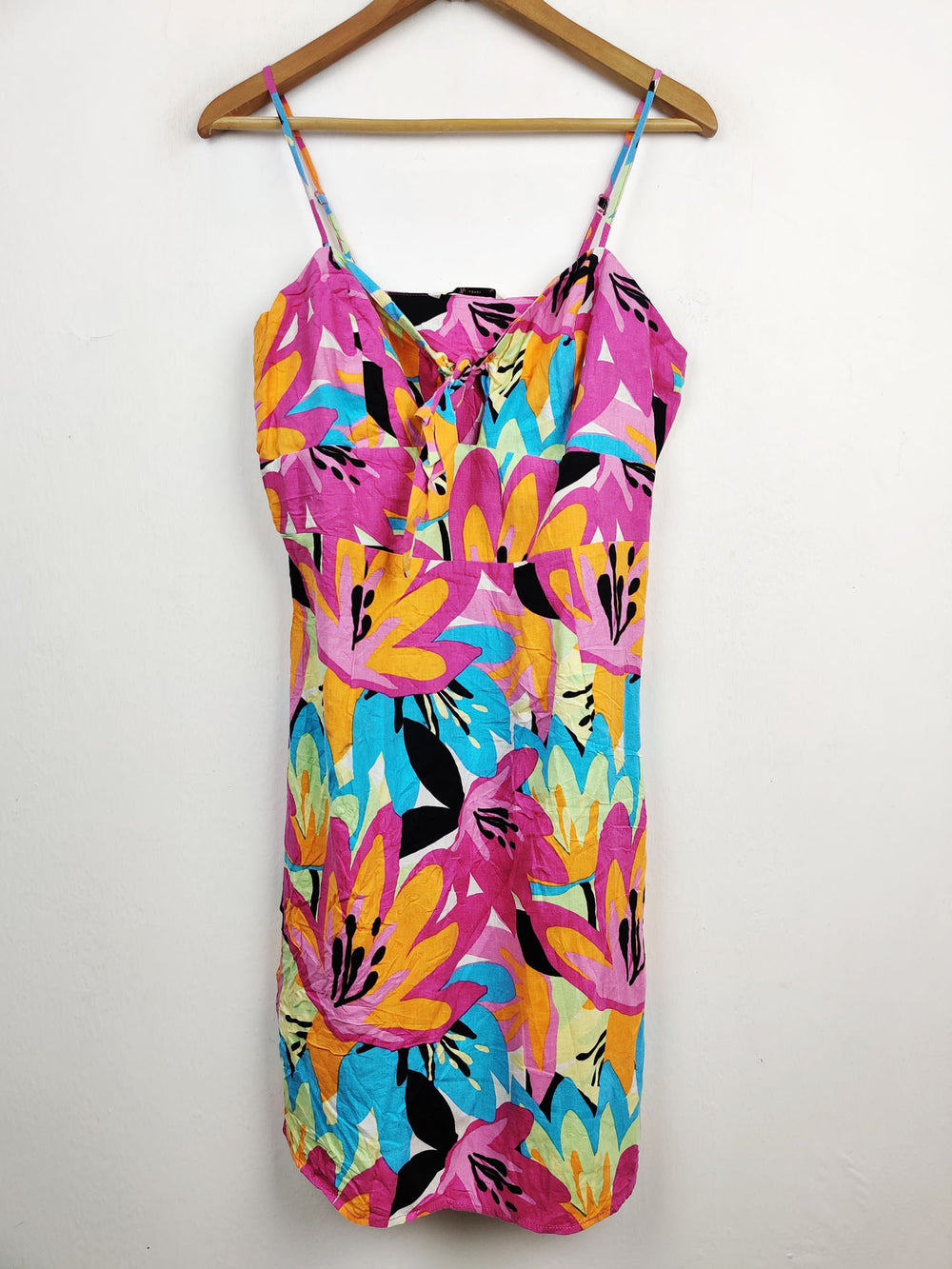 Buy online pre-used pre-loved 100% authentic & Original branded Tu (SWT-3242) available in Pakistan. Top international brands avilable.