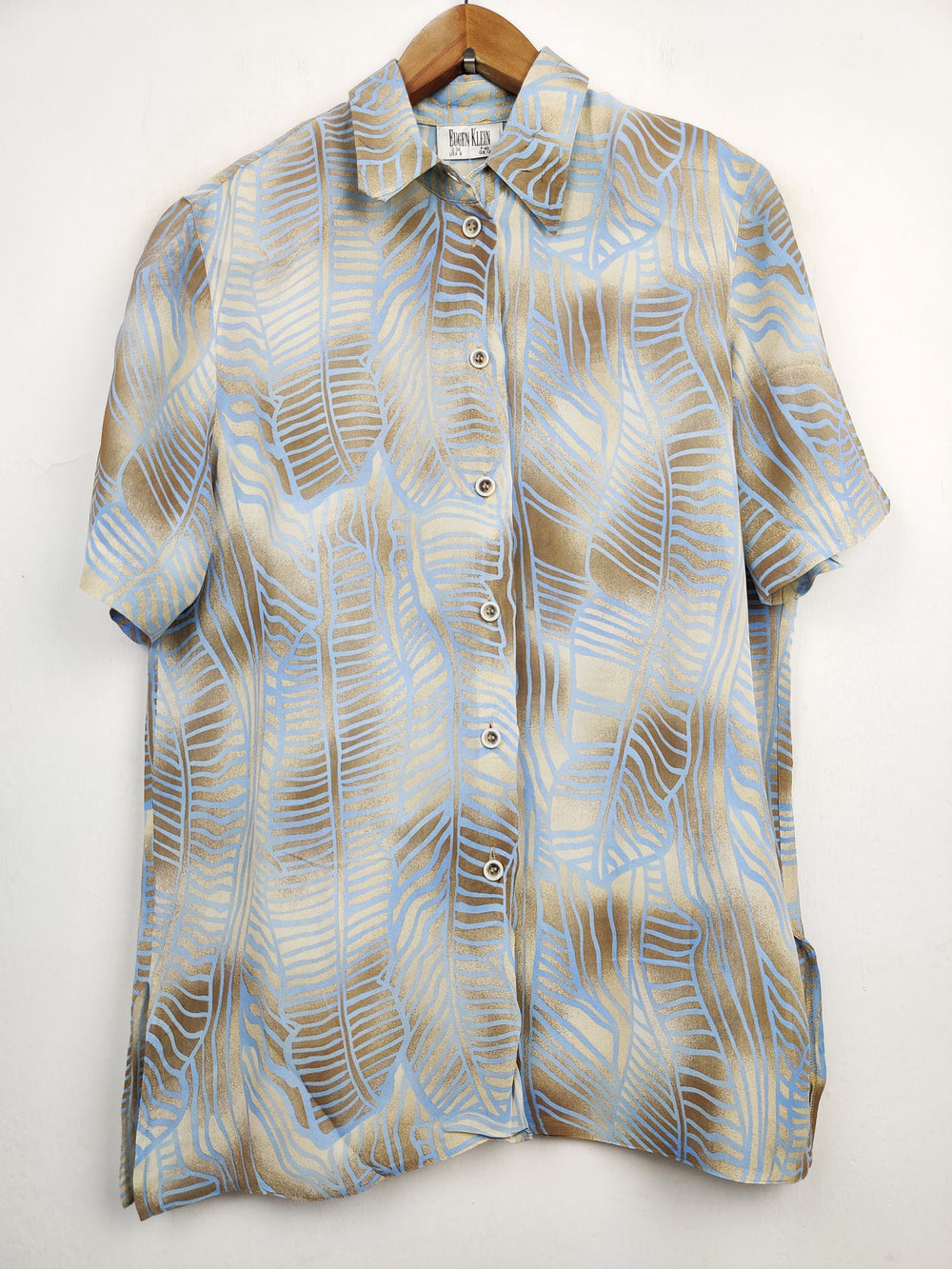 Buy online pre-used pre-loved 100% authentic & Original branded Eugen Kien (SWT-3267) available in Pakistan. Top international brands avilable.