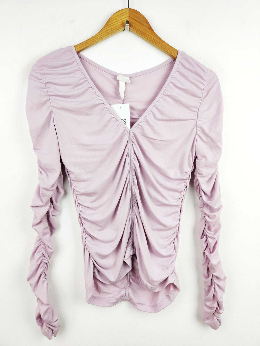 Buy online pre-used pre-loved 100% authentic & Original branded H&M (SWT-3297) available in Pakistan. Top international brands avilable.