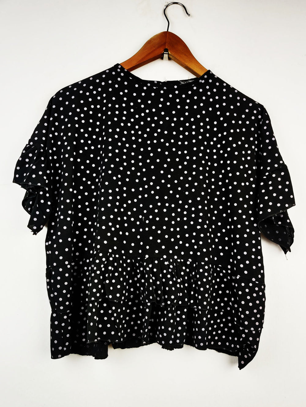 Buy online pre-used pre-loved 100% authentic & Original branded Boohoo (SWT-3327) available in Pakistan. Top international brands avilable.