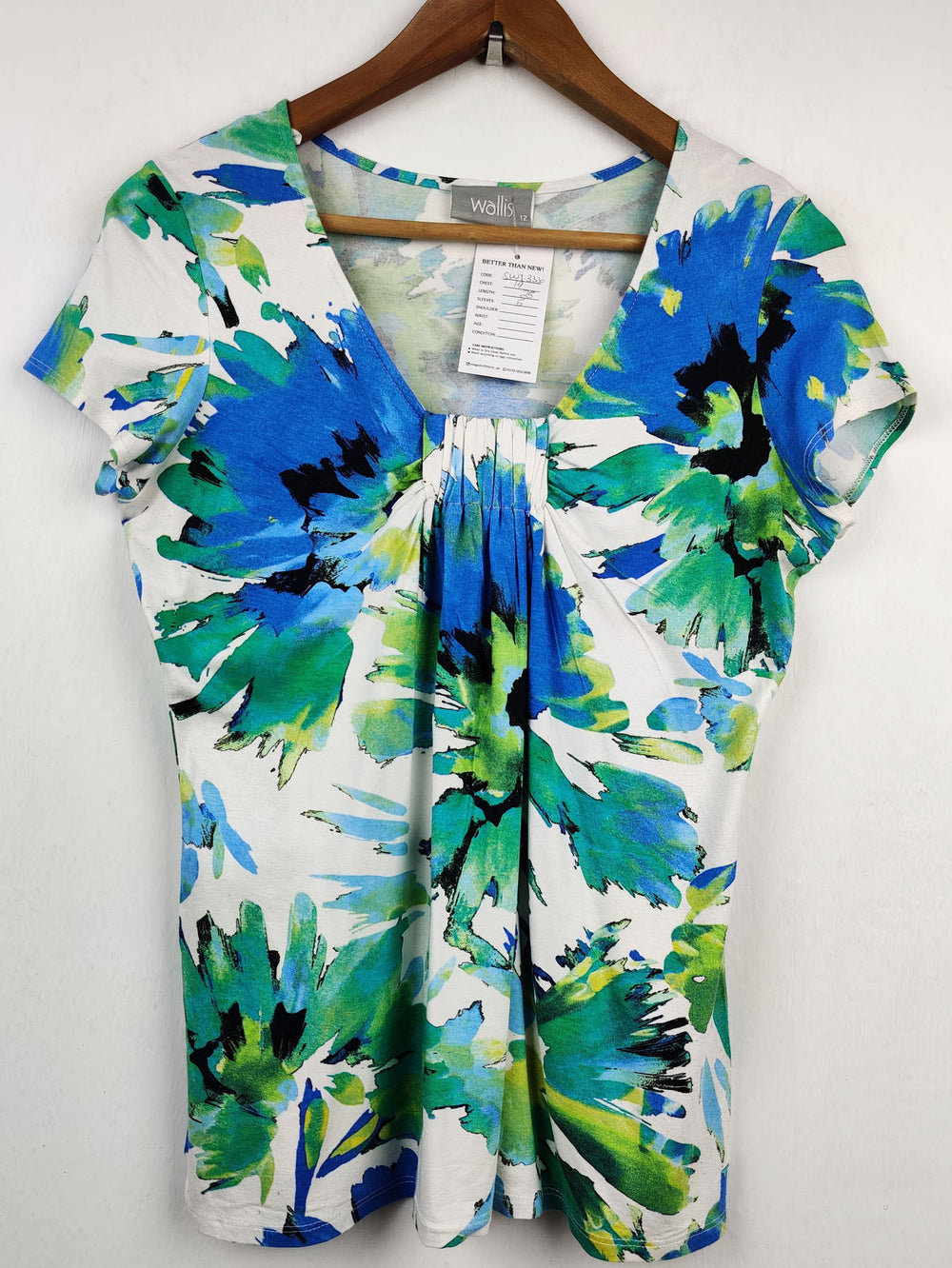 Buy online pre-used pre-loved 100% authentic & Original branded Wallis (SWT-3330) available in Pakistan. Top international brands avilable.