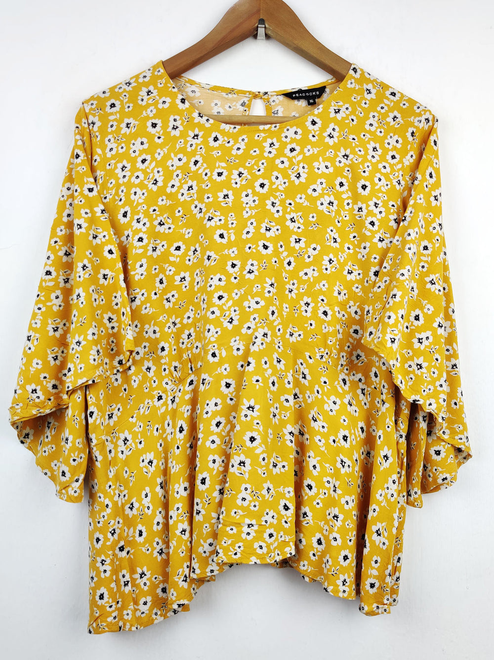 Buy online pre-used pre-loved 100% authentic & Original branded Peacocks (SWT-3354) available in Pakistan. Top international brands avilable.