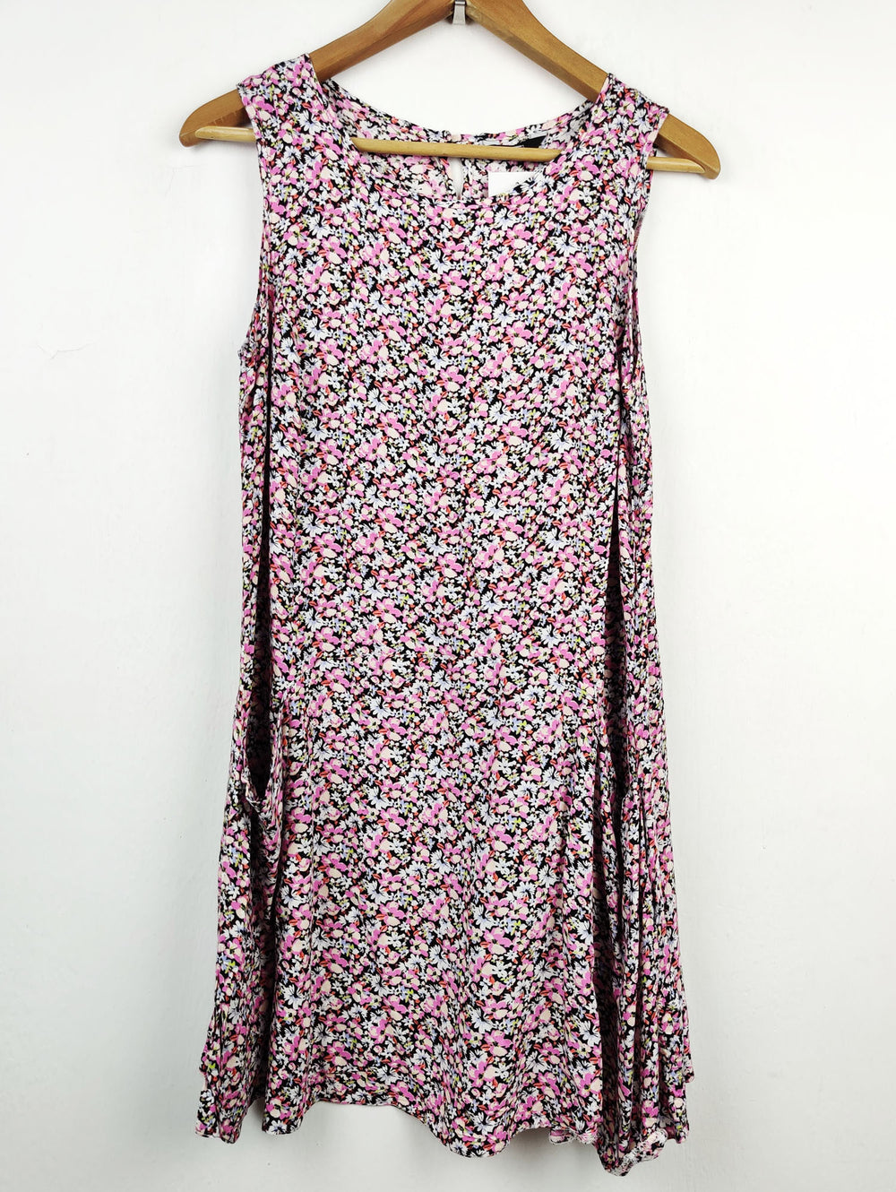 Buy online pre-used pre-loved 100% authentic & Original branded F&F (SWT-3365) available in Pakistan. Top international brands avilable.