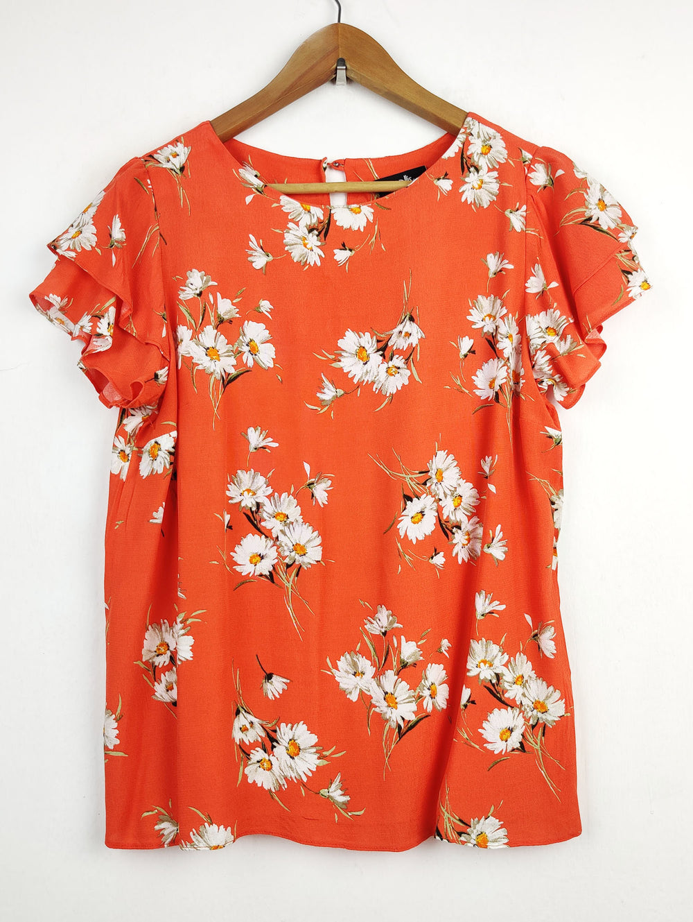 Buy online pre-used pre-loved 100% authentic & Original branded Wallis (SWT-3433) available in Pakistan. Top international brands avilable.