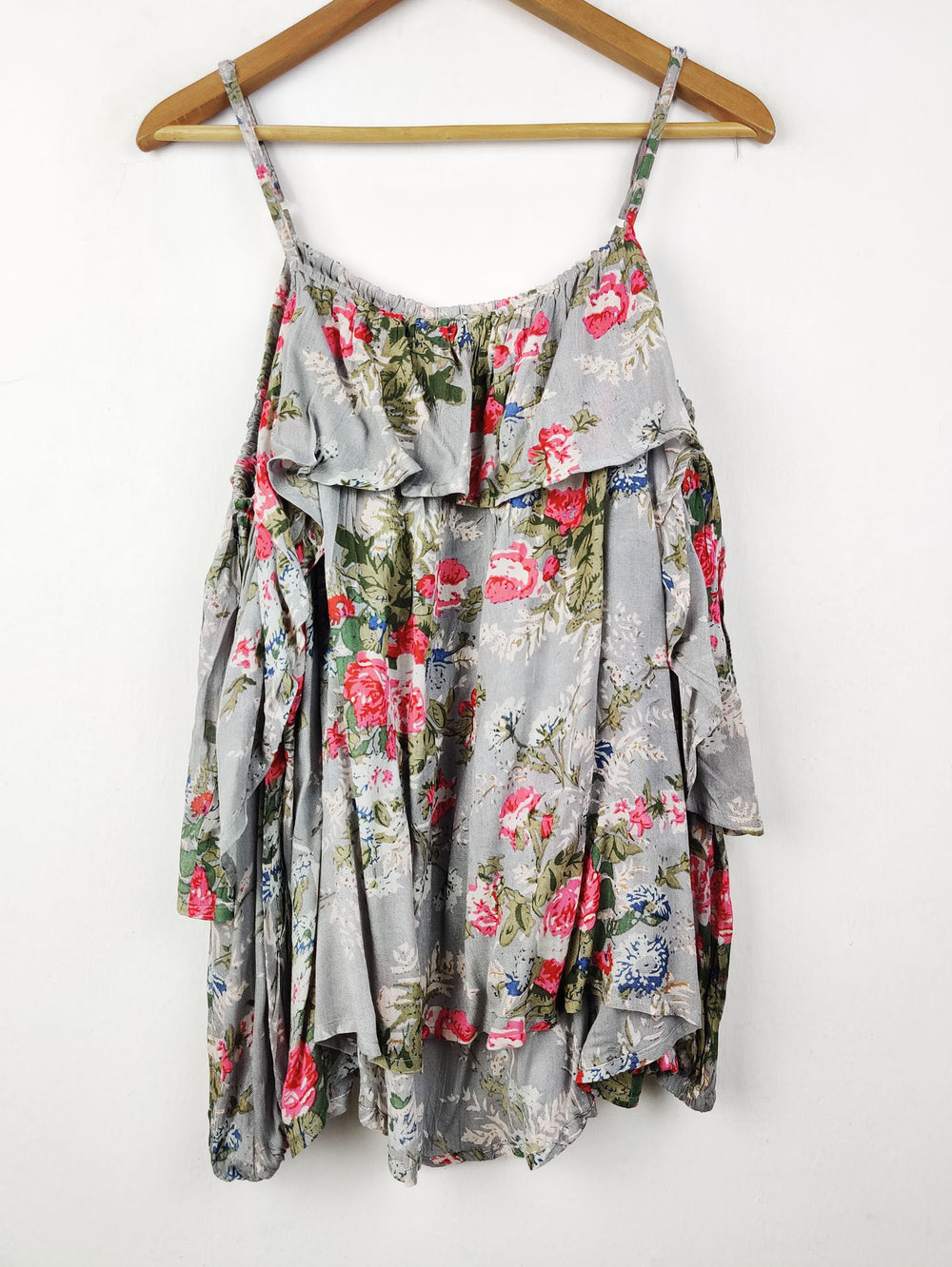 Buy online pre-used pre-loved 100% authentic & Original branded Boohoo (SWT-3574) available in Pakistan. Top international brands avilable.