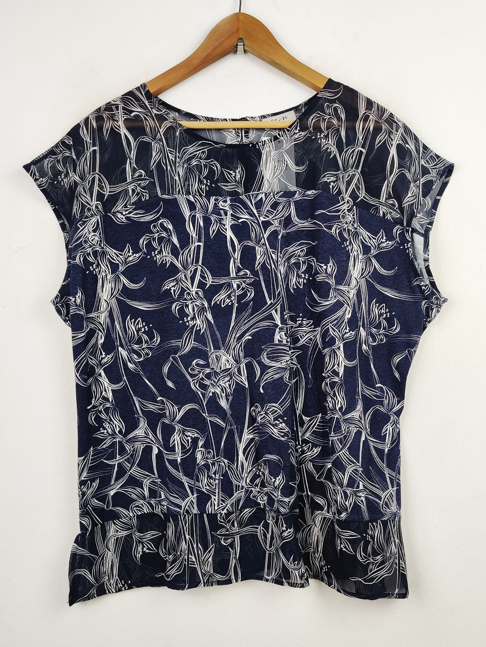 Buy online pre-used pre-loved 100% authentic & Original branded Soon (SWT-3625) available in Pakistan. Top international brands avilable.