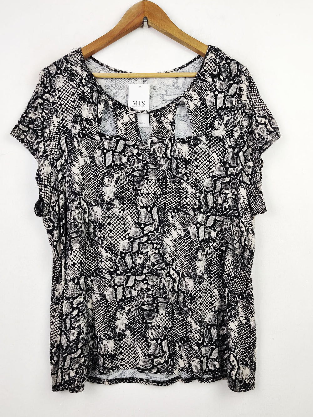 Buy online pre-used pre-loved 100% authentic & Original branded George (SWT-3648) available in Pakistan. Top international brands avilable.