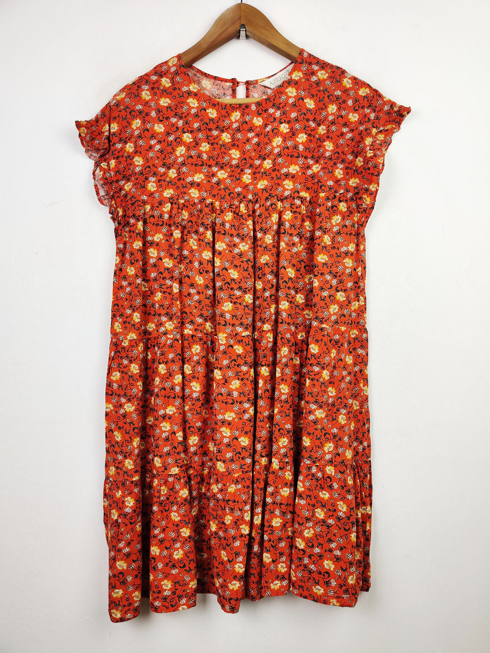 Buy online pre-used pre-loved 100% authentic & Original branded Apricot (SWT-3667) available in Pakistan. Top international brands avilable.