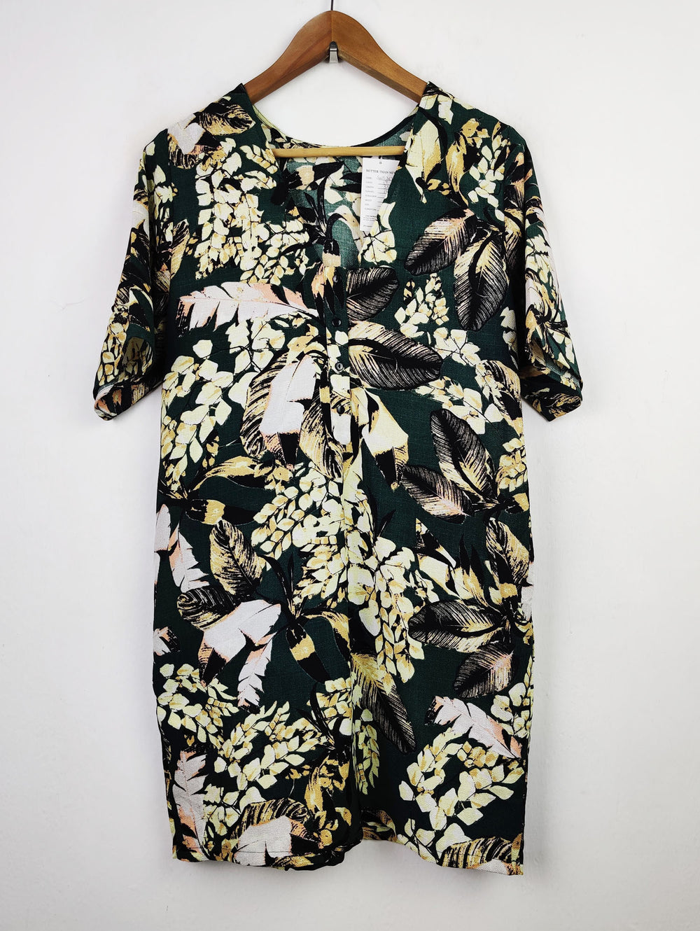 Buy online pre-used pre-loved 100% authentic & Original branded Warehouse (SWT-3677) available in Pakistan. Top international brands avilable.