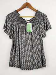 Buy online pre-used pre-loved 100% authentic & Original branded H&M (SWT-3712) available in Pakistan. Top international brands avilable.