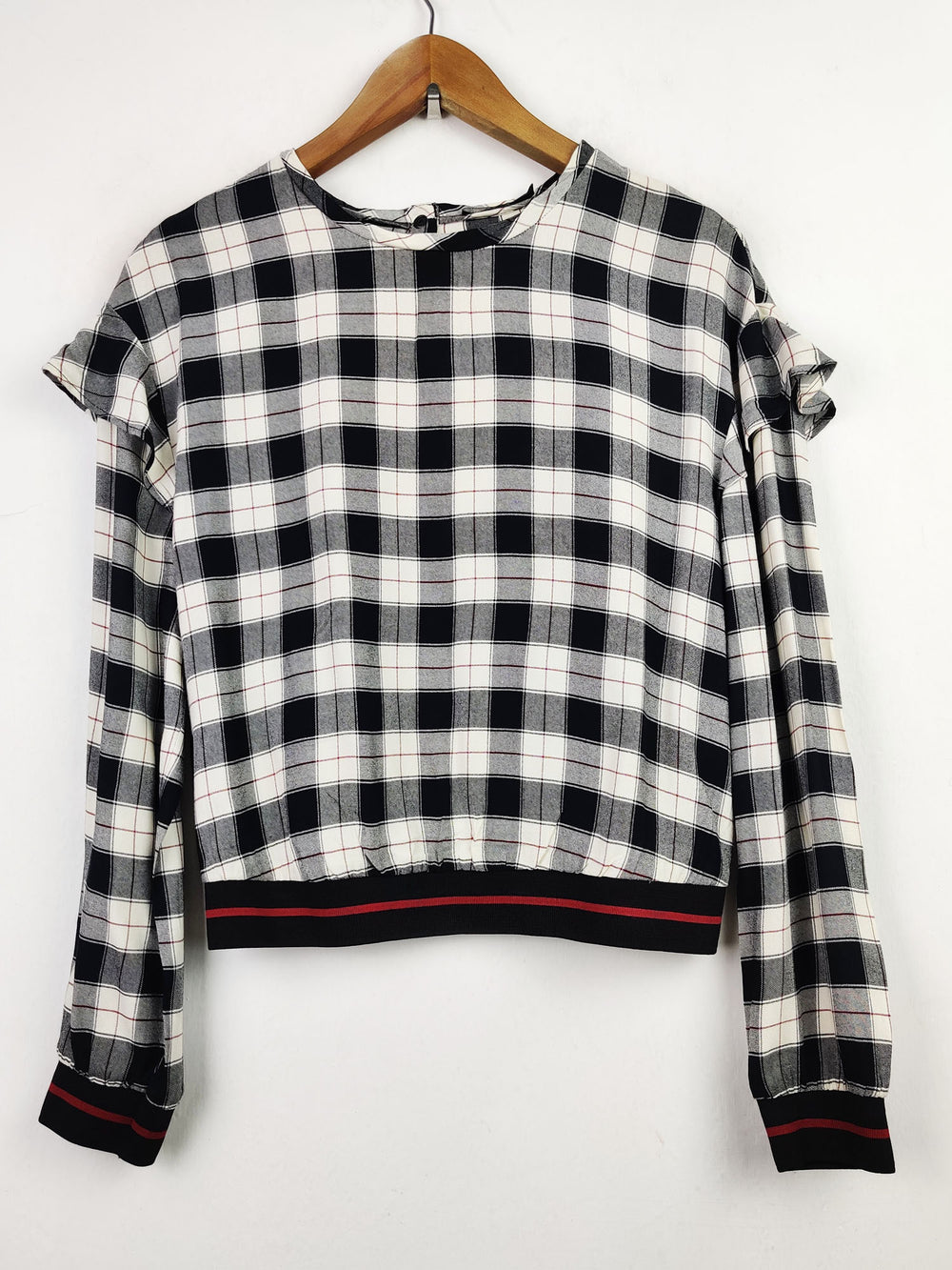 Buy online pre-used pre-loved 100% authentic & Original branded Bershka (SWT-3728) available in Pakistan. Top international brands avilable.