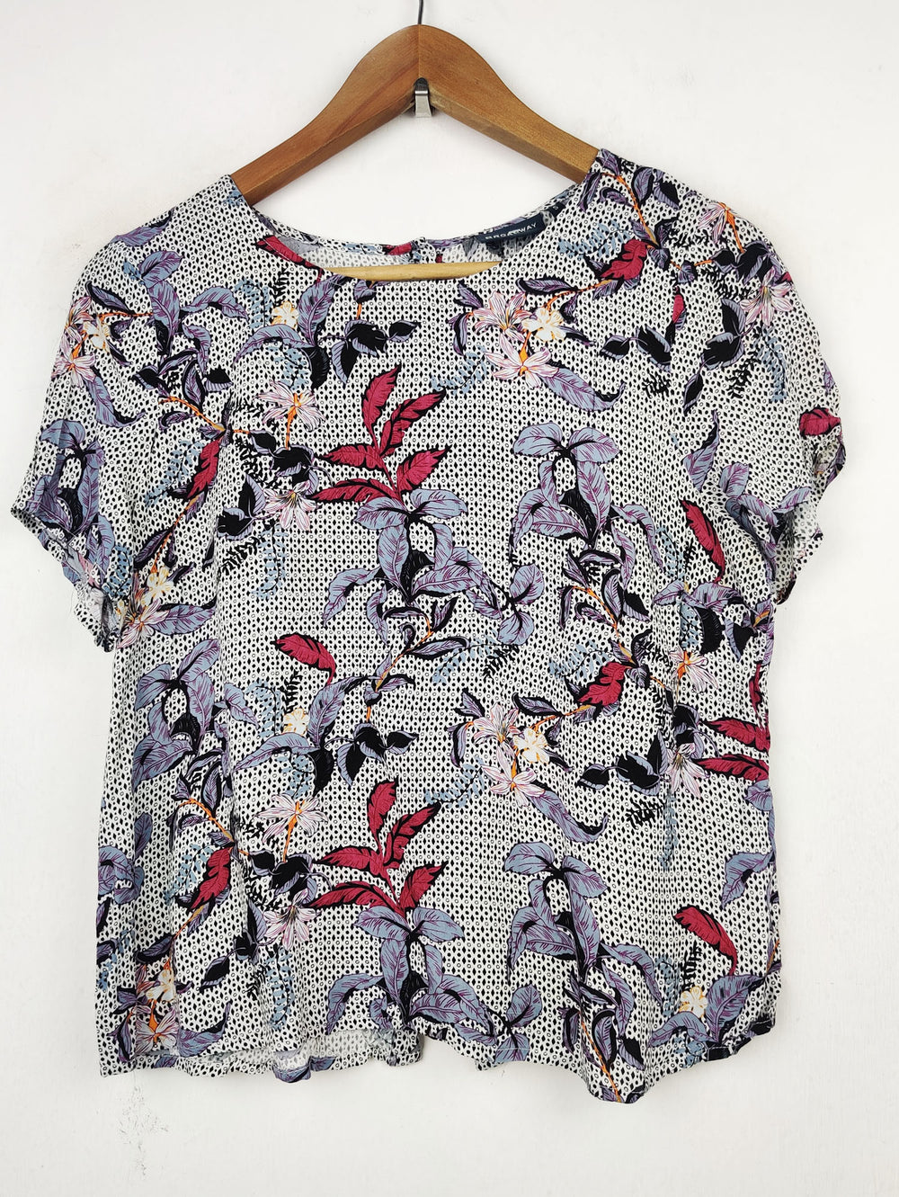 Buy online pre-used pre-loved 100% authentic & Original branded Broadway (SWT-3768) available in Pakistan. Top international brands avilable.