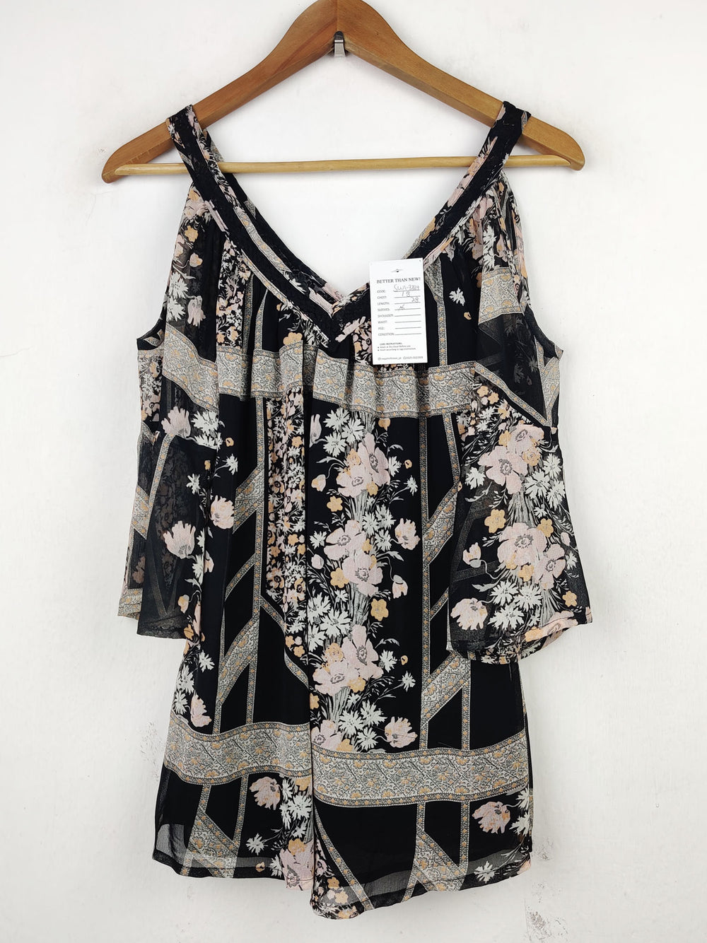 Buy online pre-used pre-loved 100% authentic & Original branded Miss Selfridge (SWT-3839) available in Pakistan. Top international brands avilable.