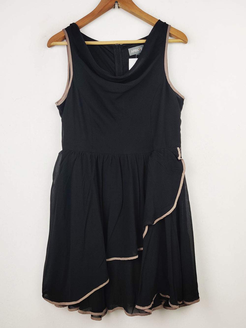 Buy online pre-used pre-loved 100% authentic & Original branded Apricot (SWT-3846) available in Pakistan. Top international brands avilable.