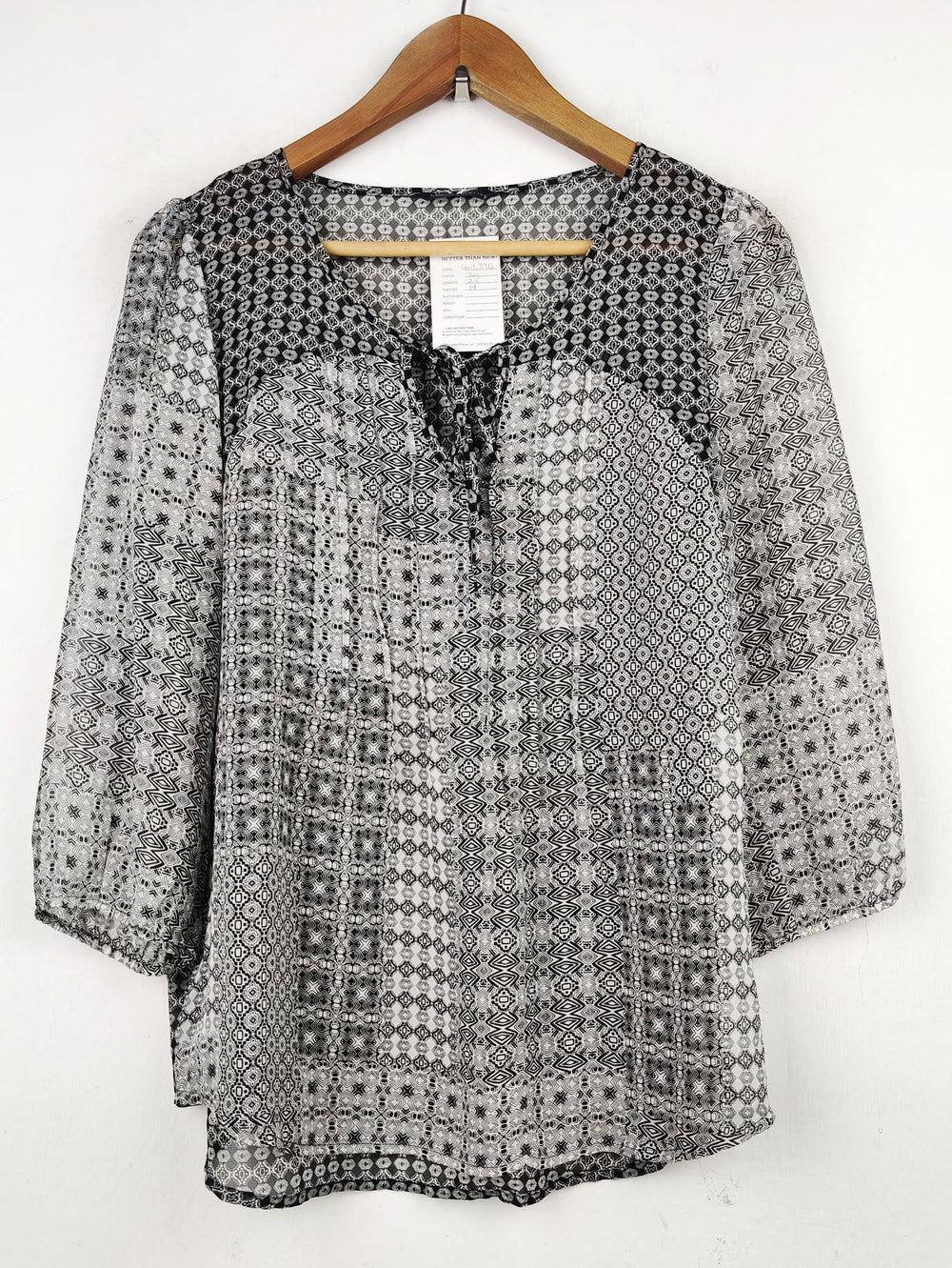 Buy online pre-used pre-loved 100% authentic & Original branded Marks & Spencer (SWT-3913) available in Pakistan. Top international brands avilable.