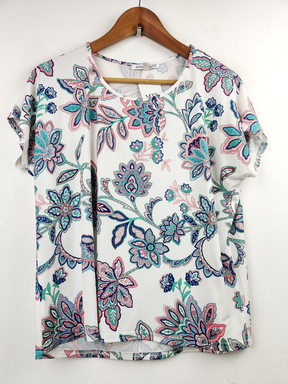 Buy online pre-used pre-loved 100% authentic & Original branded Annabelle (SWT-3949) available in Pakistan. Top international brands avilable.